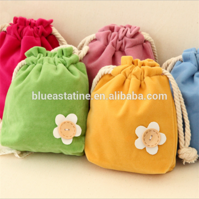 2017 Wholesale Cute little flower smoked pull beam pockets Creative and fresh candy color sanitary napkin bag to receive bag